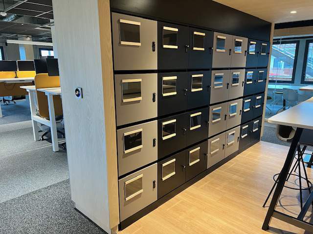 Livraison de mobilier de bureau sur mesure Saint Priest