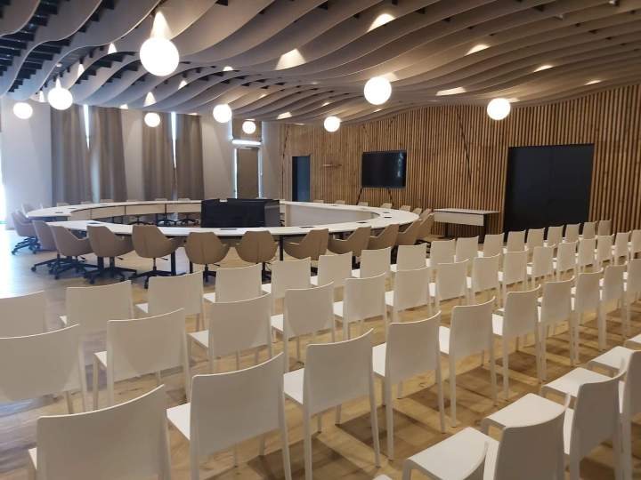 Livraison de mobilier de bureau sur mesure Saint Priest