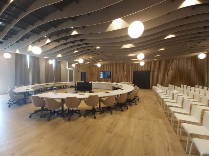 Livraison de mobilier professionnel Saint Priest