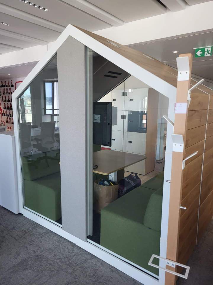 Livraison et montage de mobilier de bureau Saint Priest